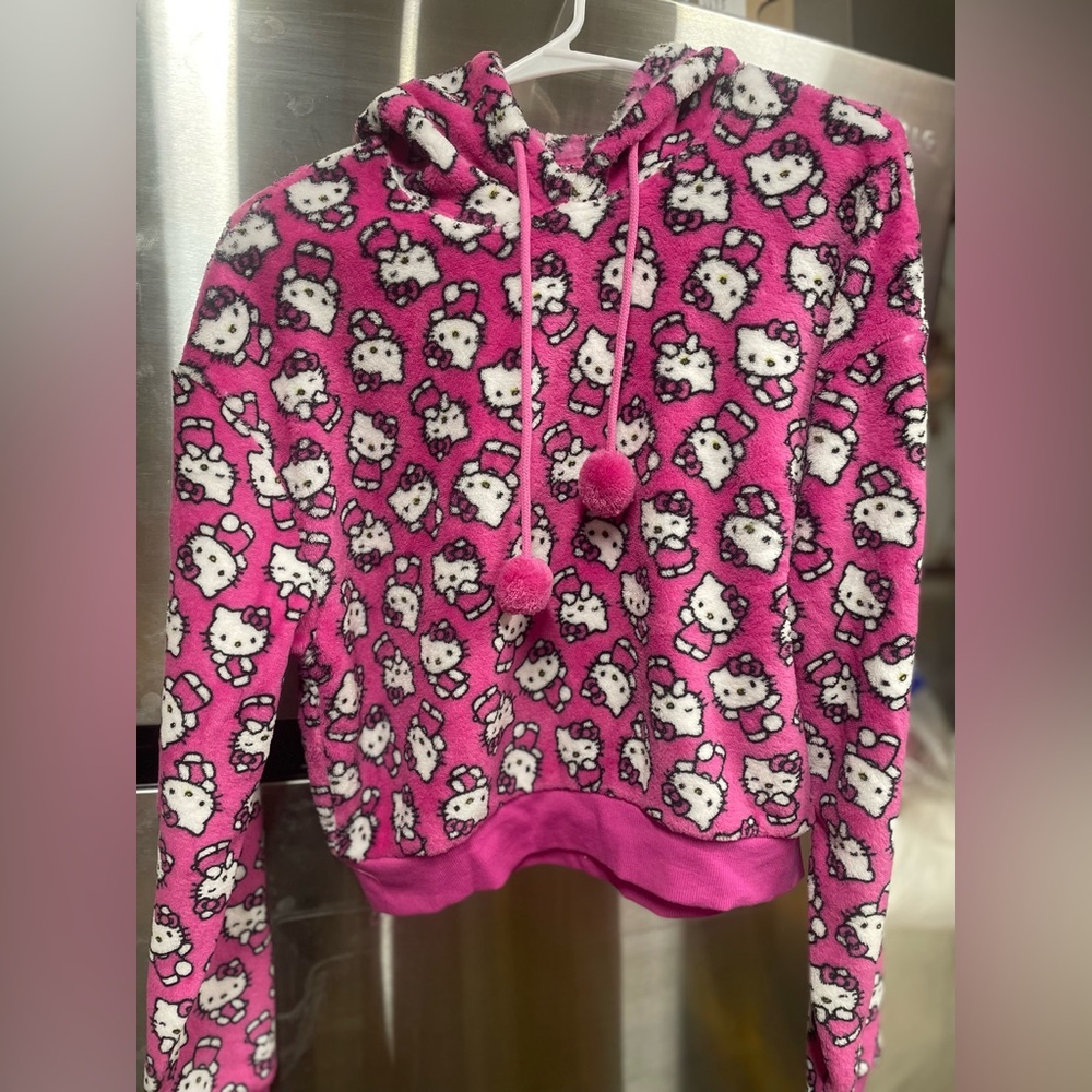 Hello Kitty Cozy Sueter. Nwt.